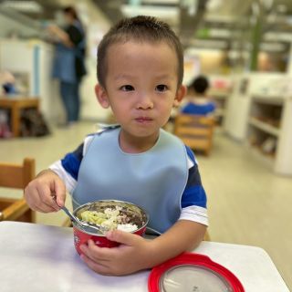 LINE_ALBUM_8生  收玩具、擦手 我會自己吃飯 拉椅子_250819_1