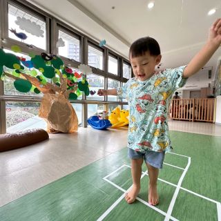 LINE_ALBUM_跳格子_260523_142